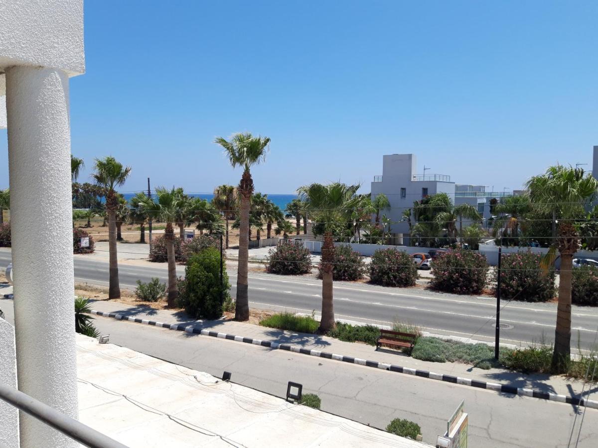 La Veranda Sea View Apartments Lárnaca Exterior foto